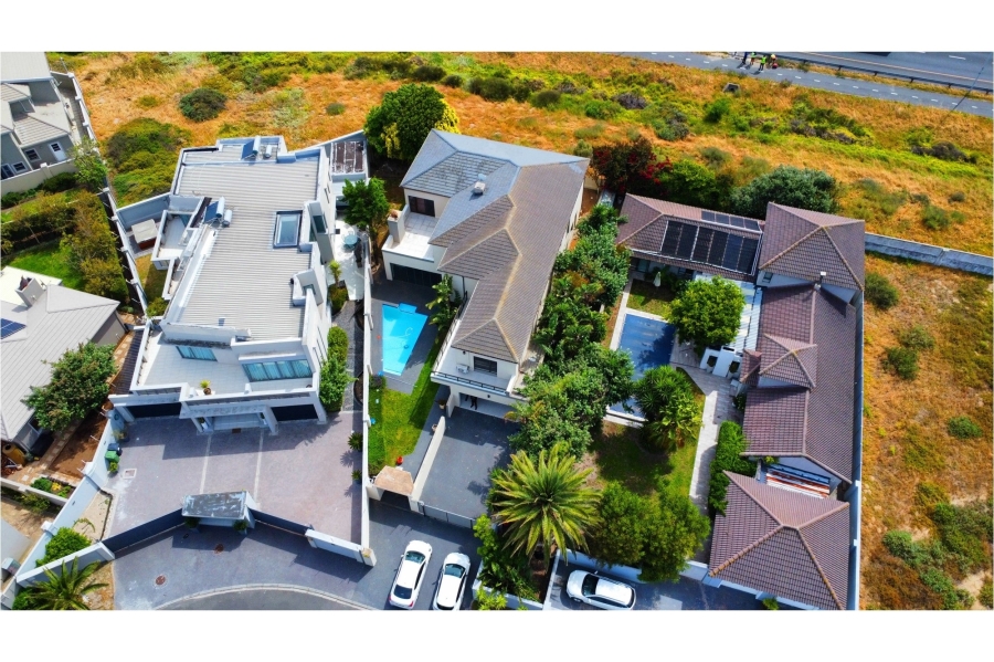 7 Bedroom Property for Sale in Sunset Beach Western Cape